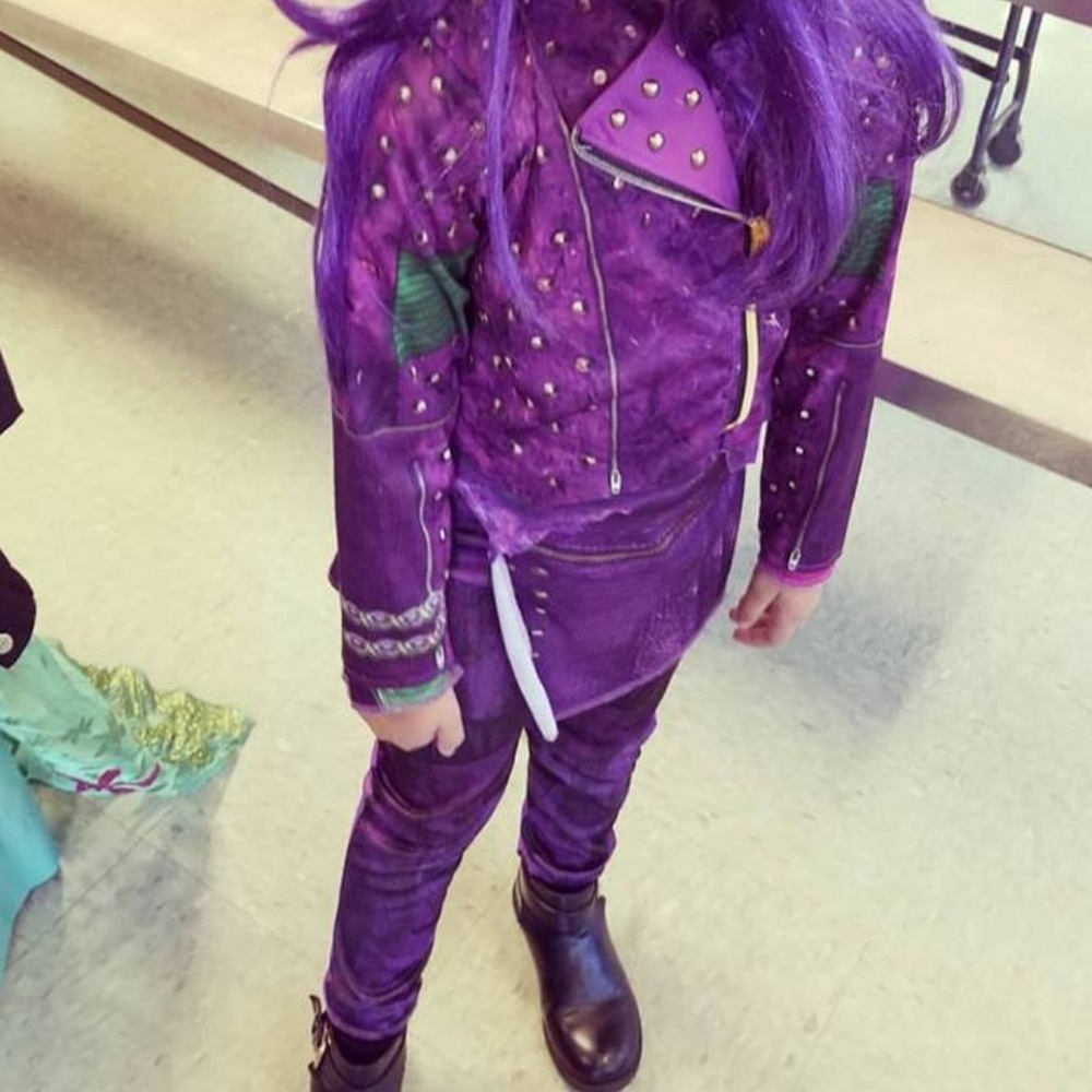 DESCENDANTS MAL COSTUME(USED ONCE)